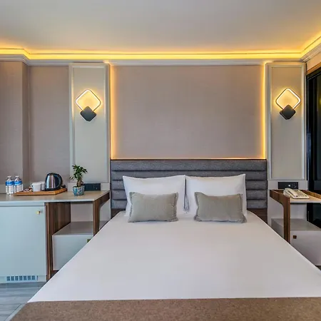 Felix Hotel *